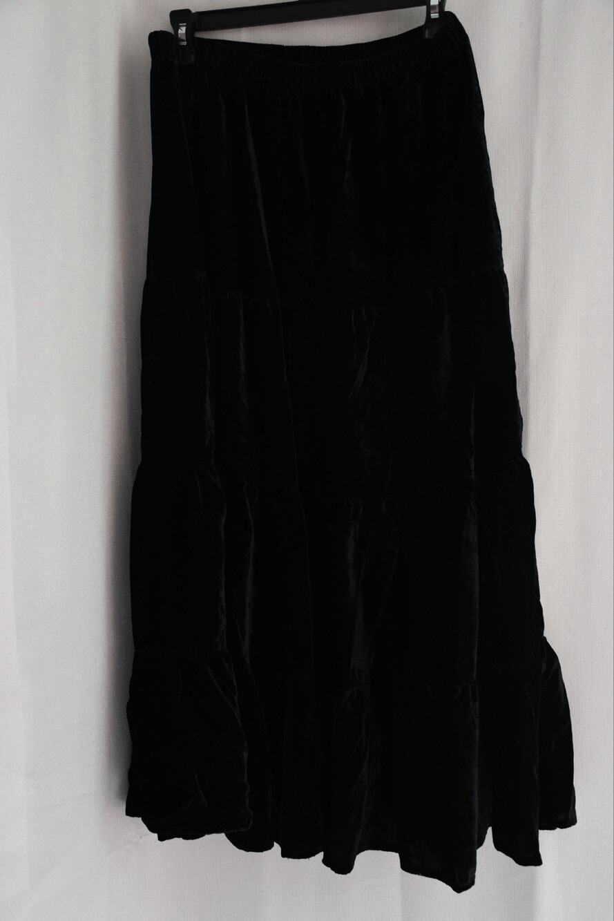 White Stag Womens Size 1X Tiered Black Velvet Maxi Skirt Witchy Goth Grunge
